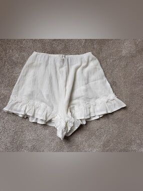 Princess Polly white shorts US 4